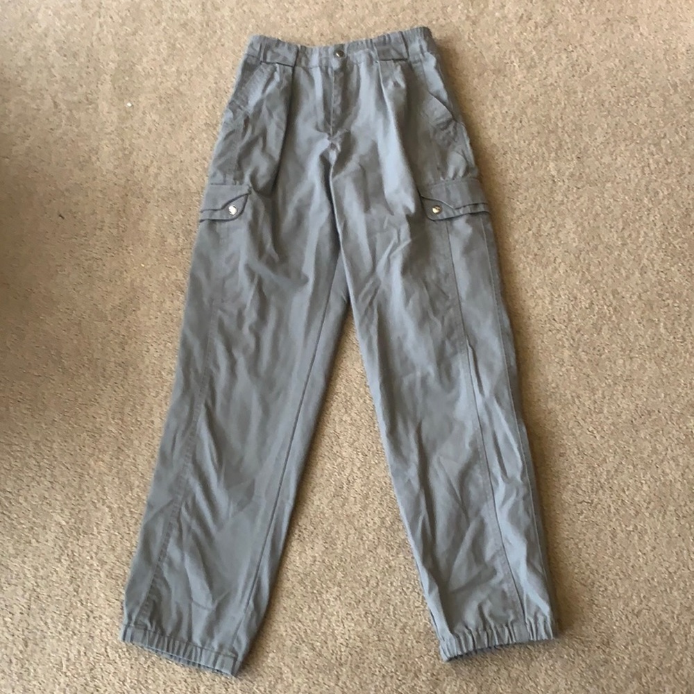 I don’t know the brand but these are cute cargo pants it can be for men or women